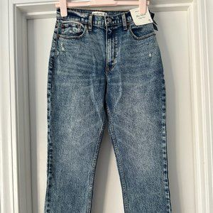 BRAND NEW Abercrombie & Fitch High Rise Mom Jean, Distressed Wash, size 6L (28L)
